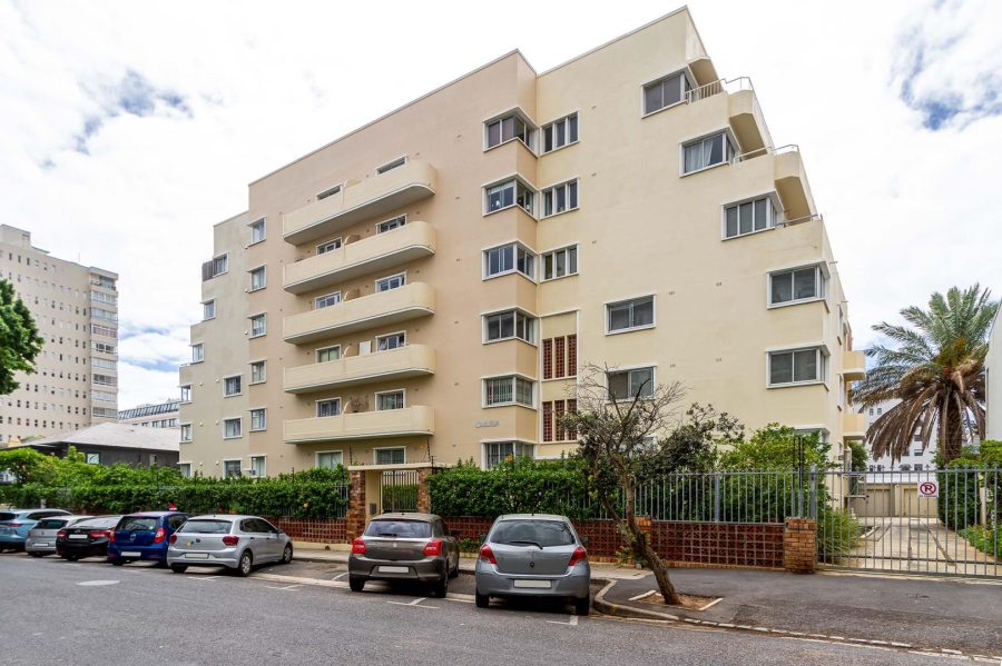 To Let 1 Bedroom Property for Rent in Sea Point Western Cape